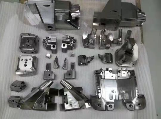 OEM प्रेसिजन इंजेक्शन मोल्ड हार्डवेयर पार्ट्स स्टेनलेस स्टील पीतल ऑटो मोल्ड पार्ट्स